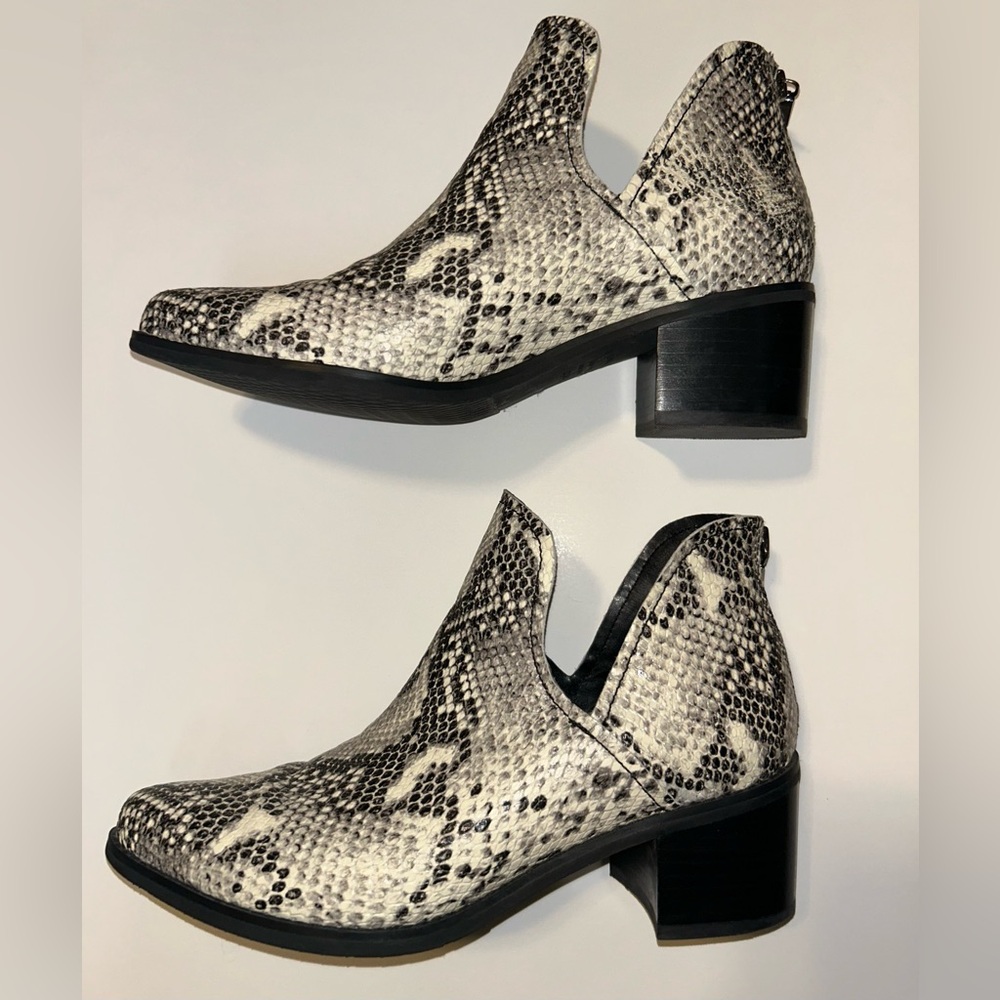 Women’s Snakeskin boots
